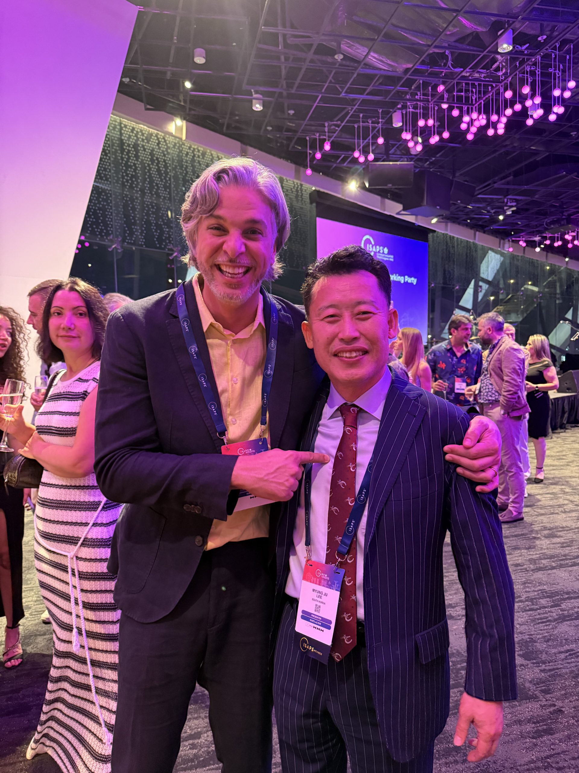 dr lee at isaps singapore